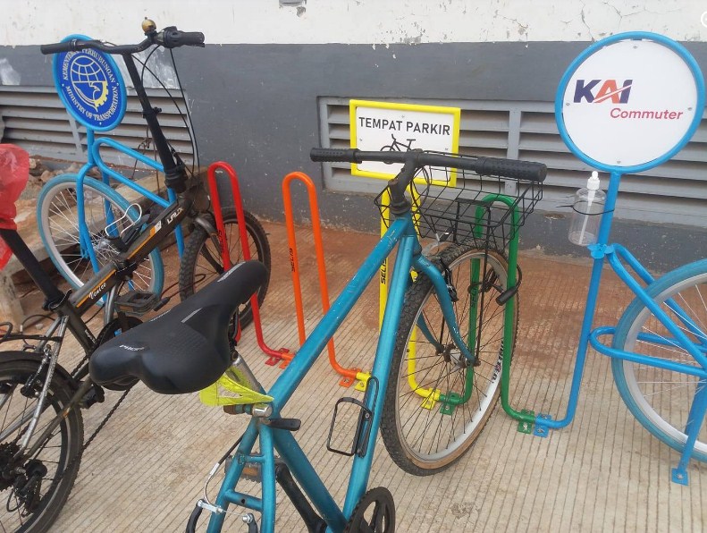 Parkir Sepeda Di Stasiun KRL Jabodetabek